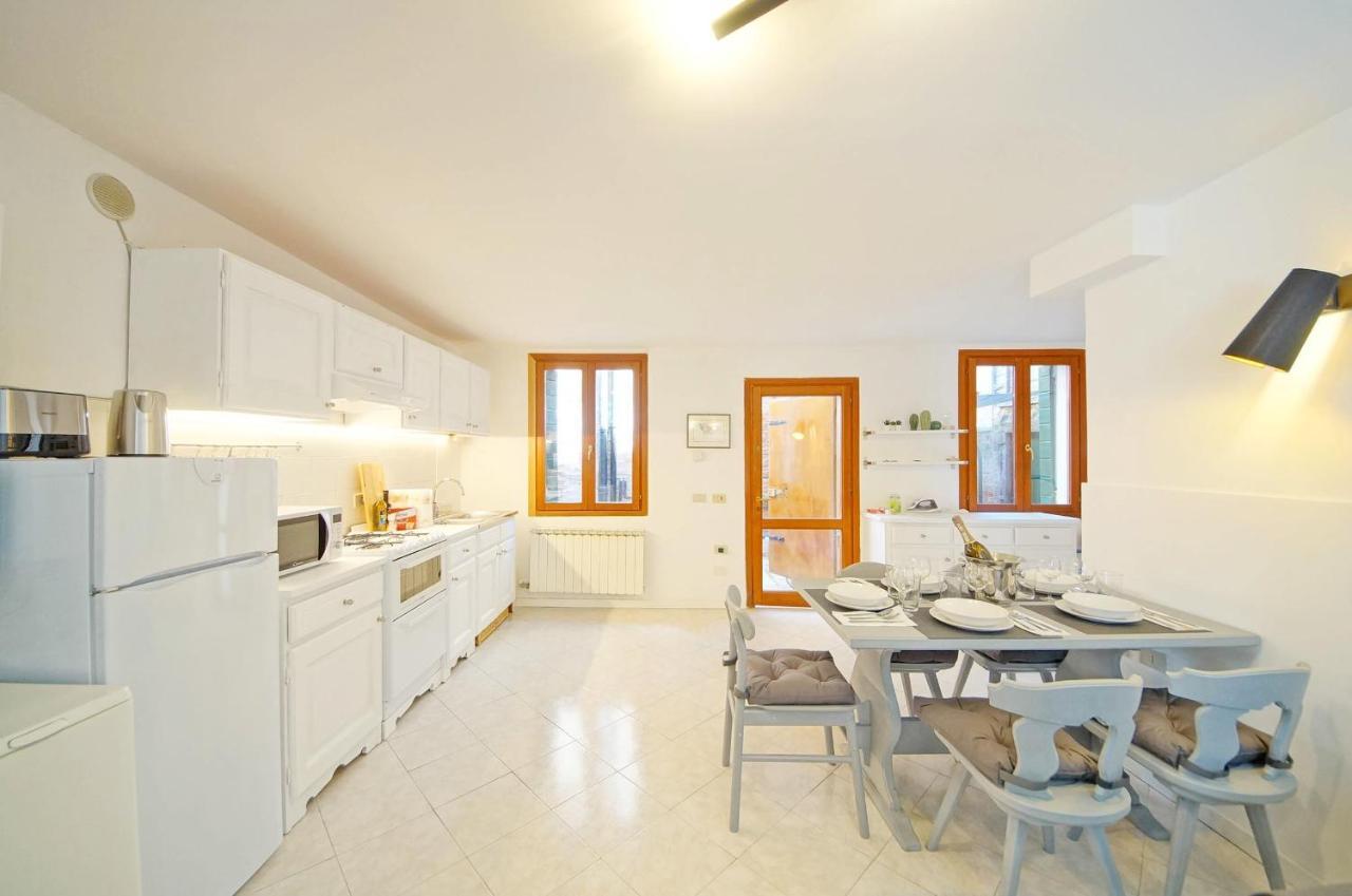 Gondola View Apartment Venezia Eksteriør bilde